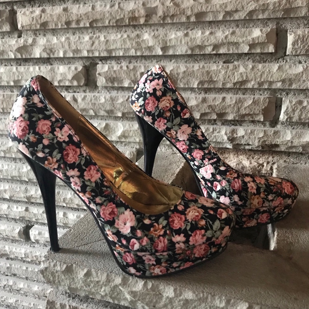 Floral Platform Pumps